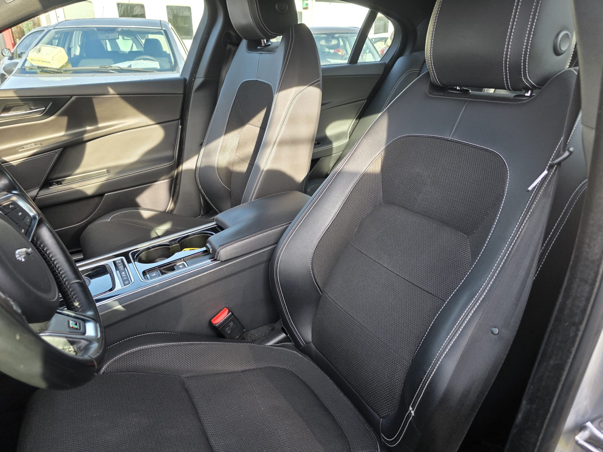 Jaguar XE Performance 2.0D # TVA Déductible # Full Options # 1@ Garantie 11999 – Image 15