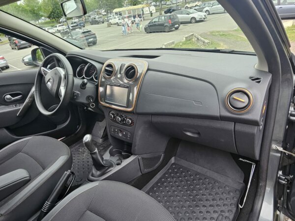 Dacia Logan STEPWAY 0.9i 2017 #1ER PROPRIÉTAIRE #BAS KM #AIRCO #1 AN DE GARANTIE – Image 9