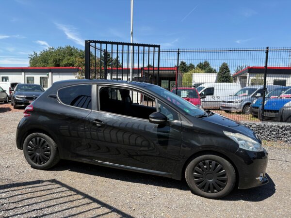 Peugeot 208 1.4i 2012 #1ER PROPRIÉTAIRE #AIRCO #RADAR DE RECUL #1 AN DE GARANTIE – Image 2