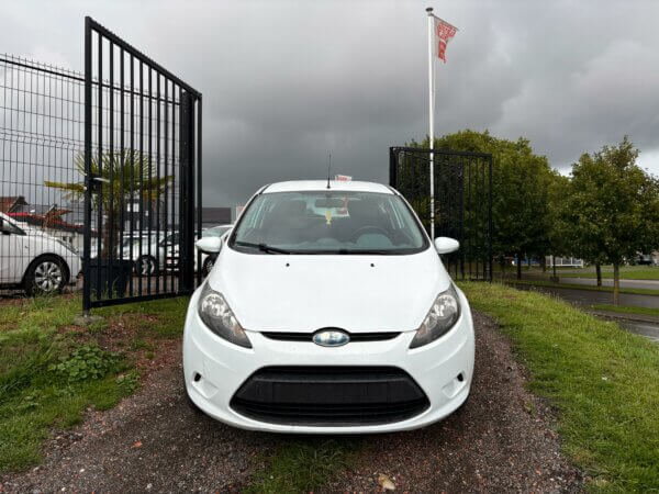 Ford Fiesta 1.4 TDCI 2010 #AIRCO #TÉLÉPHONE #1 AN DE GARANTIE – Image 2