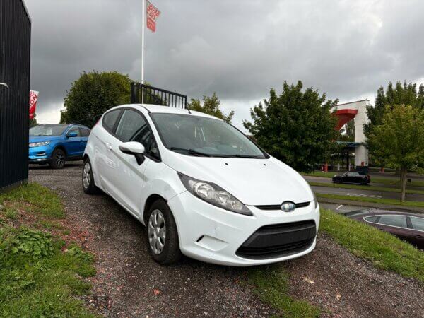 Ford Fiesta 1.4 TDCI 2010 #AIRCO #TÉLÉPHONE #1 AN DE GARANTIE – Image 3