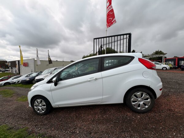 Ford Fiesta 1.4 TDCI 2010 #AIRCO #TÉLÉPHONE #1 AN DE GARANTIE – Image 8