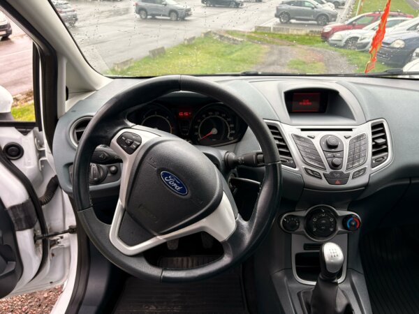 Ford Fiesta 1.4 TDCI 2010 #AIRCO #TÉLÉPHONE #1 AN DE GARANTIE – Image 9