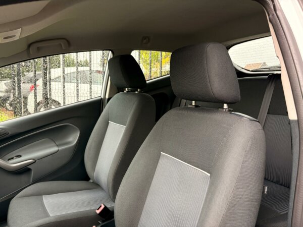 Ford Fiesta 1.4 TDCI 2010 #AIRCO #TÉLÉPHONE #1 AN DE GARANTIE – Image 12
