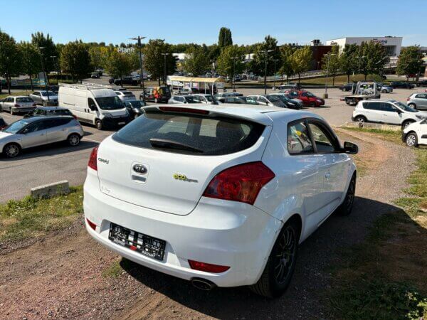 KIA Pro Cee'd 1.6 CRDI 2012 #AIRCO #BLUETOOTH #1 AN DE GARANTIE ##VENDU## – Image 7
