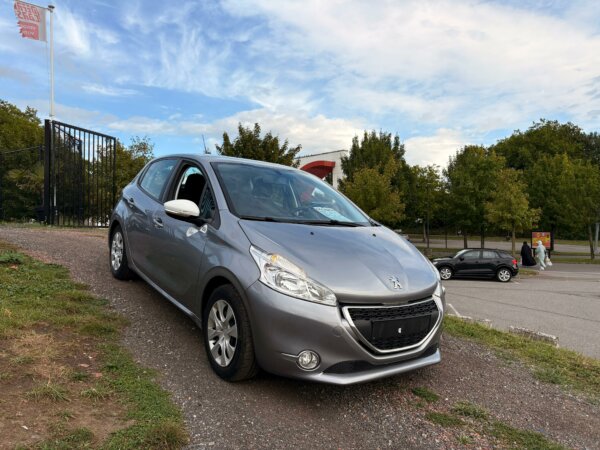 Peugeot 208 LIKE 1.0i 2018 #AIRCO #1 AN DE GARANTIE – Image 2