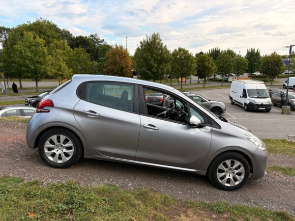 Peugeot 208 LIKE 1.0i 2018 #AIRCO #1 AN DE GARANTIE – Image 3