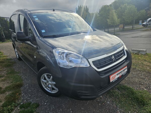 Peugeot Partner 1.6HDI 2017 #AIRCO #RADAR DE STATIONNEMENT #1 AN DE GARANTIE – Image 3