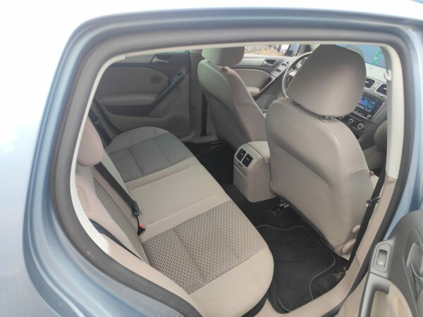 Volkswagen Golf 1.6TDI BlueMotion # GPS # Clim # Garantie # Car-Pass # – Image 8