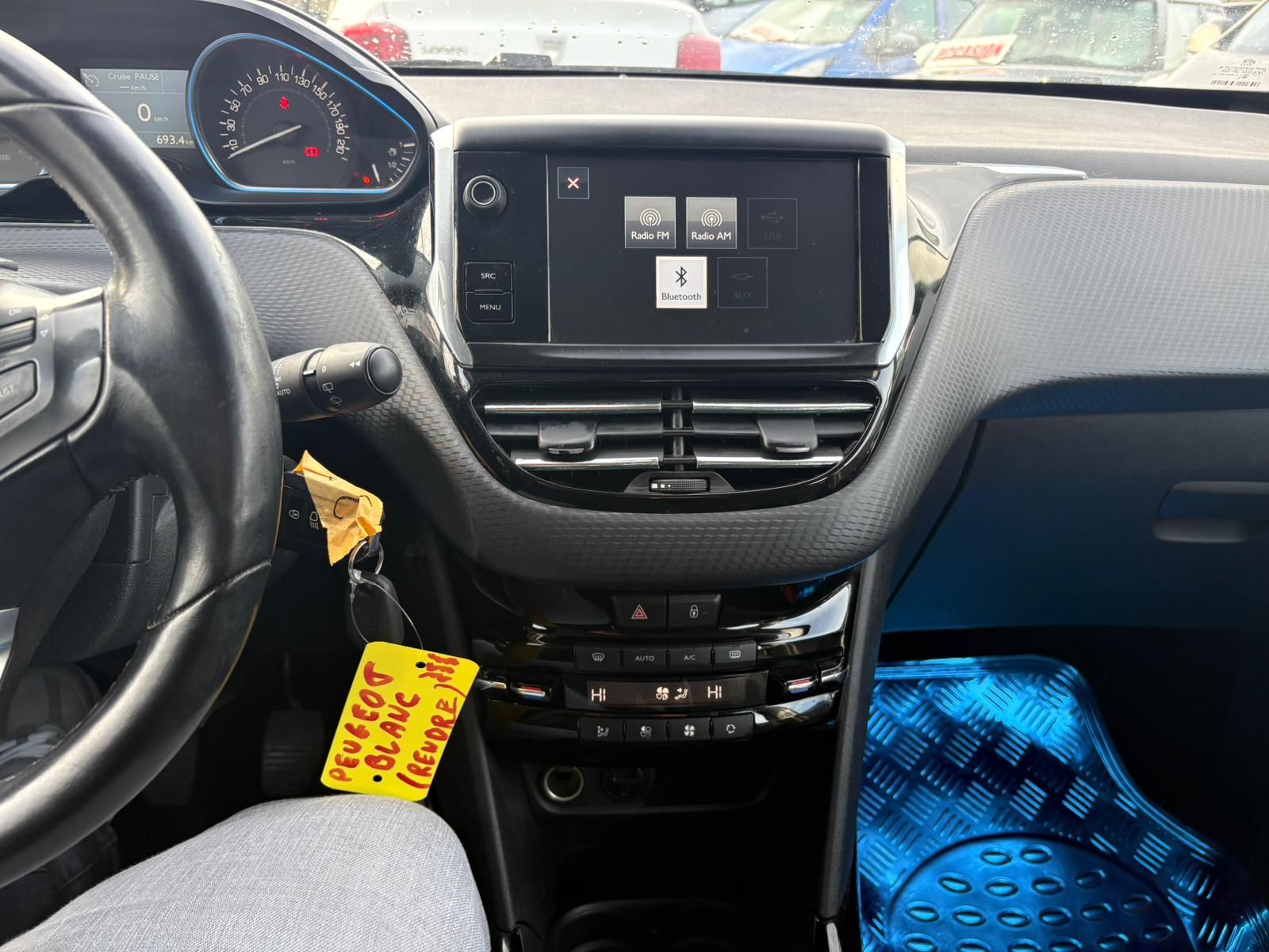 Peugeot 2008 1.2i 2017 #TÉLÉPHONE #AIRCO #NAVIGATION #1 AN DE GARANTIE – Image 7