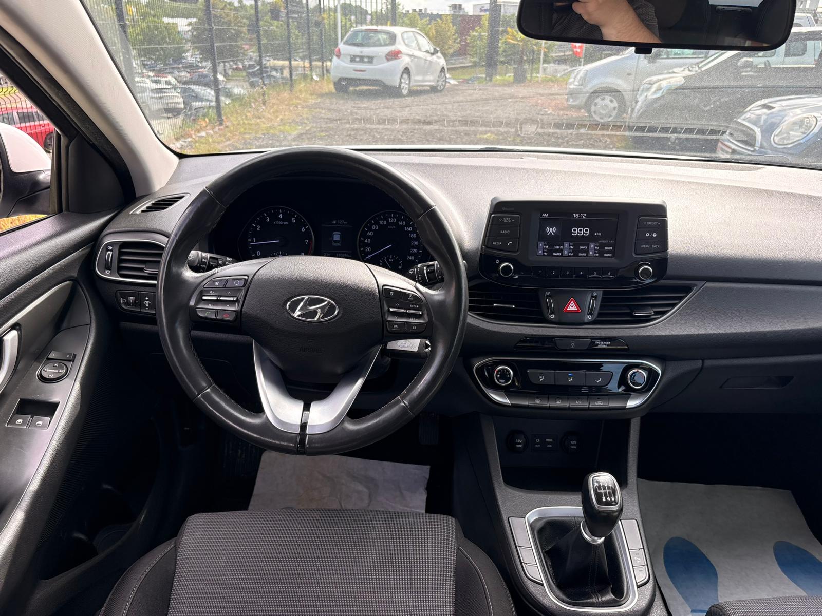 Hyundai i30 1.4i 100ch 2019 *Garantie 1 An – Image 9