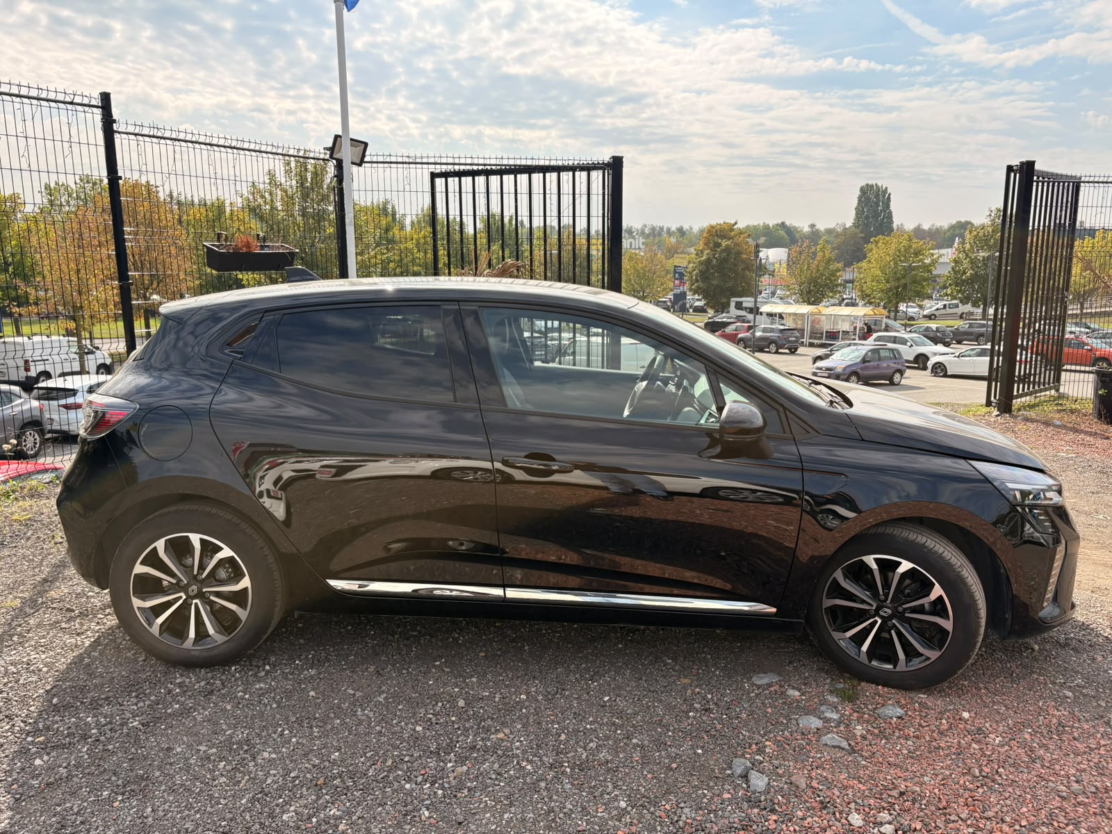 Renault Clio V Phase II 1.0 TCe Techno 2025 #9.961 KM !!! #1ER PROPRIÉTAIRE #ÉTAT NEUF – Image 4